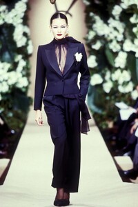 368290385_YvesSaintLaurent1999HauteCouture155.thumb.jpg.f5f051f4d02b2c2296bb078d1fc540ce.jpg