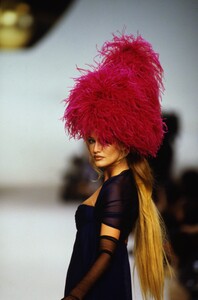 404941786_CHANEL-COUTURE-SPRING-1994-KAREN-MULDER(7).thumb.jpg.d6ea0f0b9c861ab7039e6b5d2c87de71.jpg
