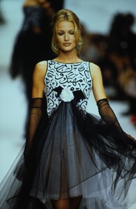 471609542_CHANEL-COUTURE-SPRING-1994-KAREN-MULDER(15).thumb.jpg.01b237126e6911c91f4df0c342982fd7.jpg