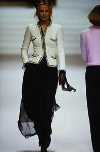 498058099_CHANEL-COUTURE-SPRING-1994-KAREN-MULDER(2).thumb.jpg.17ba229556519d4e4f6c0b052a2a649d.jpg