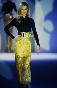 525547581_gianfranco-ferre-fw-1992(4).thumb.jpg.572937e2e8313e52631b9c007e6fa825.jpg