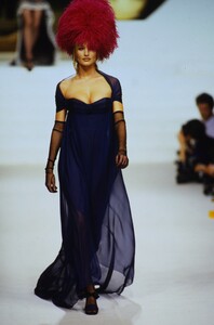 529986712_CHANEL-COUTURE-SPRING-1994-KAREN-MULDER(10).thumb.jpg.a14158cd91455ce5e69ed69df79caa5e.jpg