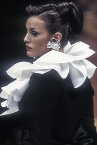 538248703_HanaeMori1993HauteCouture62.thumb.jpg.cb4f383faae11d3cbfcc41c8bd44a455.jpg