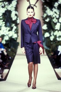 559876665_YvesSaintLaurent1999HauteCouture49.thumb.jpg.d91cd671d17d3f722158d1b7175530d3.jpg