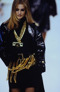 646928463_CHANEL-FW-1991-KAREN(9).thumb.jpg.4fa70f31edebf7f67682edae8e810800.jpg