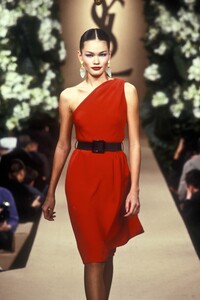 686788179_YvesSaintLaurent1999HauteCouture73.thumb.jpg.c3e8ce70b68cbcc1e166e0ea932cf1e1.jpg