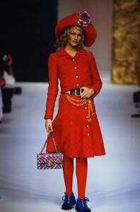 708991546_ChanelCoutureFall1992(16).thumb.jpg.ef681df09541eec724475d6bdf179a2b.jpg