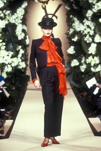 8563156_YvesSaintLaurent1999HauteCouture20.thumb.jpg.f629ac5a1833c87978e492cf7d2b0df1.jpg