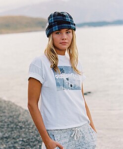 HO20_W_GIFTGUIDE_HOMEPAGE_STOCKING_1440x1740_7299df14-fac3-45a0-bf90-1d3d86bc584b brooke perry.jpg