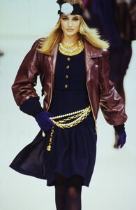 859596778_CHANEL-FW-1991-KAREN(6).thumb.jpg.fd8fd98ed8d13b6925ec1cca995e972d.jpg