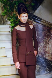 990917970_JeanPaulGaultierCoutureSpring1999(5).thumb.jpg.2664e3d0f477711c56d572b247f6cac5.jpg