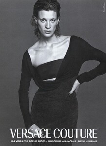 Avedon_Versace_Fall_Winter_1997_98_08.thumb.jpg.e3c3d920a7c06972b08abccb804cc1db.jpg