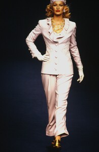 VALENTINO-COUTURE-FALL-1992-1-KAREN-MULDER-4.thumb.jpg.0701ebc951d5b61742c7177090aefb8c.jpg