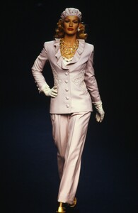 VALENTINO-COUTURE-FALL-1992-1-KAREN-MULDER-6.thumb.jpg.aa7ddbeff1357802e70957509936811d.jpg