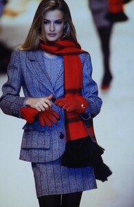 VALENTINO-FW-1991-1.thumb.jpg.a8c6f178aa896cfa99a66a0522a1429f.jpg