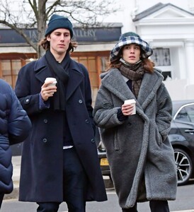 alexa-chung-and-orson-fry-out-in-london-01-10-2021-0.jpg