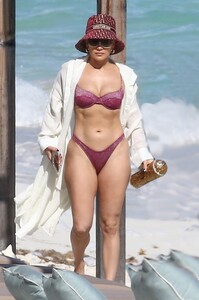 jennifer-lopez-in-a-bikini-in-the-turks-and-caicos-islands-01-06-2021-2.jpeg