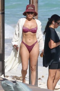 jennifer-lopez-in-a-bikini-in-the-turks-and-caicos-islands-01-06-2021-3.jpeg