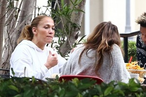jennifer-lopez-in-casual-outfit-miami-01-12-2021-14.jpeg