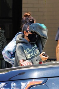 kourtney-kardashian-and-addison-rae-at-alfreds-coffee-in-studio-city-08-05-2020-7.jpg