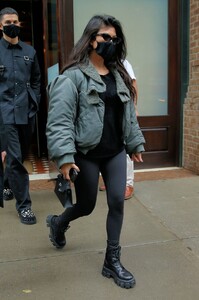 kourtney-kardashian-and-addison-rae-leaves-greenwich-hotel-in-new-york-10-12-2020-8.jpg