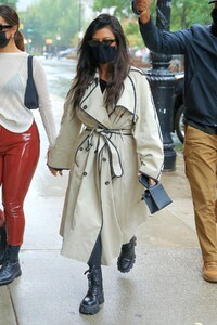 kourtney-kardashian-and-addison-rae-out-in-new-york-10-12-2020-10.jpg