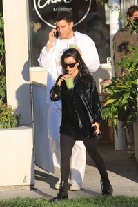 kourtney-kardashian-and-fai-khadra-out-in-los-angeles-11-12-2020-6.jpg