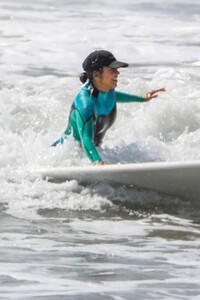 kourtney-kardashian-in-wetsuit-at-surf-lesson-in-malibu-09-27-2020-5.jpg