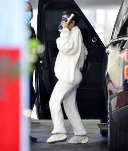 kourtney-kardashian-out-in-beverly-hills-12-10-2020-3.jpg