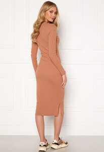vero-moda-harriet-ls-high-neck-dress-mocha-mousse_1.thumb.jpg.eae3aca31bde70261e86d7dfd0381093.jpg