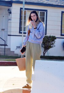 whitney-port-out-for-coffee-in-los-angeles-01-20-2021-0.jpg