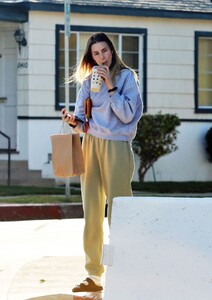 whitney-port-out-for-coffee-in-los-angeles-01-20-2021-3.jpg