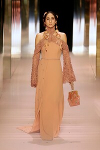 00017-Fendi-Couture-Spring-21.thumb.jpg.99f6b8a1c257efb8d4b33d2029a69f52.jpg