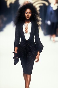 1151874769_VivienneWestwood1995WomenRTW103.thumb.jpg.49d93a5fb268d931a693563d55fa850f.jpg