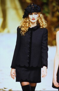 1166071092_valentino-hc-fw-1994(7).thumb.jpg.ad92a6c3fc5db3e9e4c5d638bb97647b.jpg