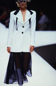 1187935032_Fendi-Spring-1993-Eva-Herzigova(3).thumb.jpg.88b7b9b2e871d656f7e9ad279f99d316.jpg
