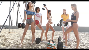 LOVE - Tommy Hilfiger-00.00.58.457.png