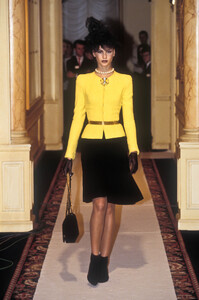 1479508630_Chanel1996HauteCouture22.thumb.jpg.2784977fff4fd668034aa67d7472195a.jpg