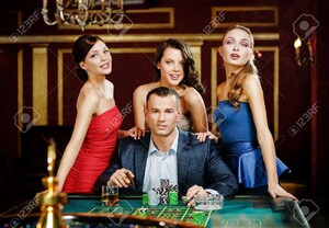 1701291979_17824621-l-homme-entour-de-dames-jouent--la-roulette-au-casino.thumb.jpg.dd3964d5070c329abebb4e4b642e433b.jpg