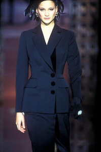 1786788447_ChristianDior1996HauteCouture139.thumb.jpg.bdac1eaafcb30e9305e3d48575cf9301.jpg