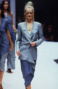Fendi-Spring-1993-Karen-Mulder (7).jpg