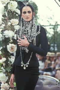 1899219716_ChristianDior1997HauteCouture6.thumb.jpg.e74ec2a4c3bc75ada02670fed7876c83.jpg