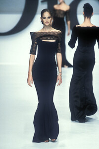 243363105_ChristianDior1996WomenRTW200.thumb.jpg.cbc7bff8d7e85d41a4a4e38f8d756f43.jpg