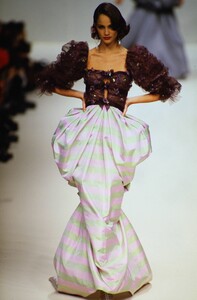 265548640_EmanuelUngaroCoutureSpring1995(3).thumb.jpg.0d5a99f45c1f826b30a9015a535930e6.jpg