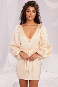 4144_1_soft-nights-cream-satin-balloon-sleeve-tie-front-komono-lingerie.thumb.jpg.f9778c2a65465a427721667f02d9a381.jpg