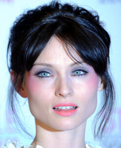 76711_Sophie_Ellis_Bextor_03_123_430lo.jpg
