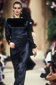 788929718_YvesSaintLaurent1992HauteCouture83.thumb.jpg.cff563d8bbeb5111360fad78906abadc.jpg