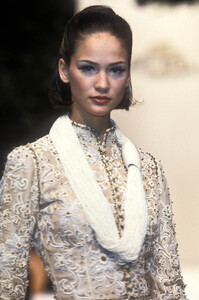 858745151_PierreBalmain1996HauteCouture65.thumb.jpg.a037a36924f49d6ce4f754e3e8da7f46.jpg