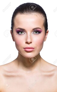 22746885-vue-de-face-de-fille-nue-avec-maquillage-lumineux-rose-isolé-sur-blanc-concept-de-la-beauté-et-de-la-mod.jpg