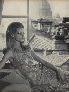 Italy_Rubartelli_US_Vogue_April_1st_1967_07.thumb.jpg.83c8a726ef2dc6403c57efb9dbbbacdb.jpg